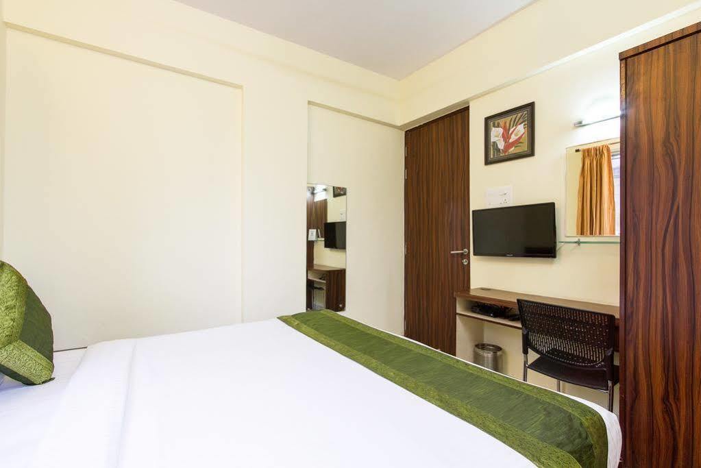 Treebo Park View Hadapsar Hotel Pune Exterior photo